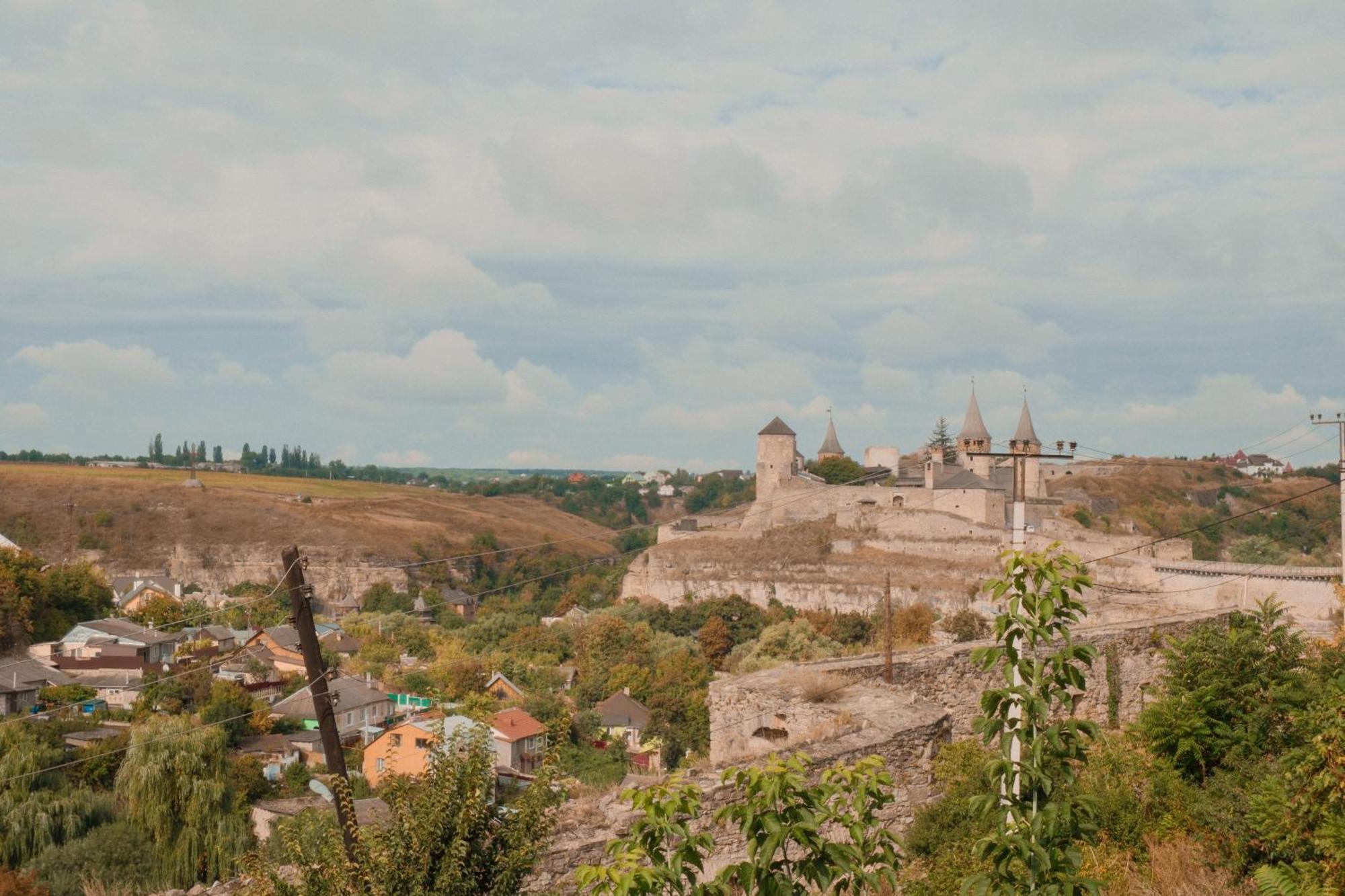 Будинок З Видом На Стару Фортецю Kam'janec'-Podil's'kyj Esterno foto